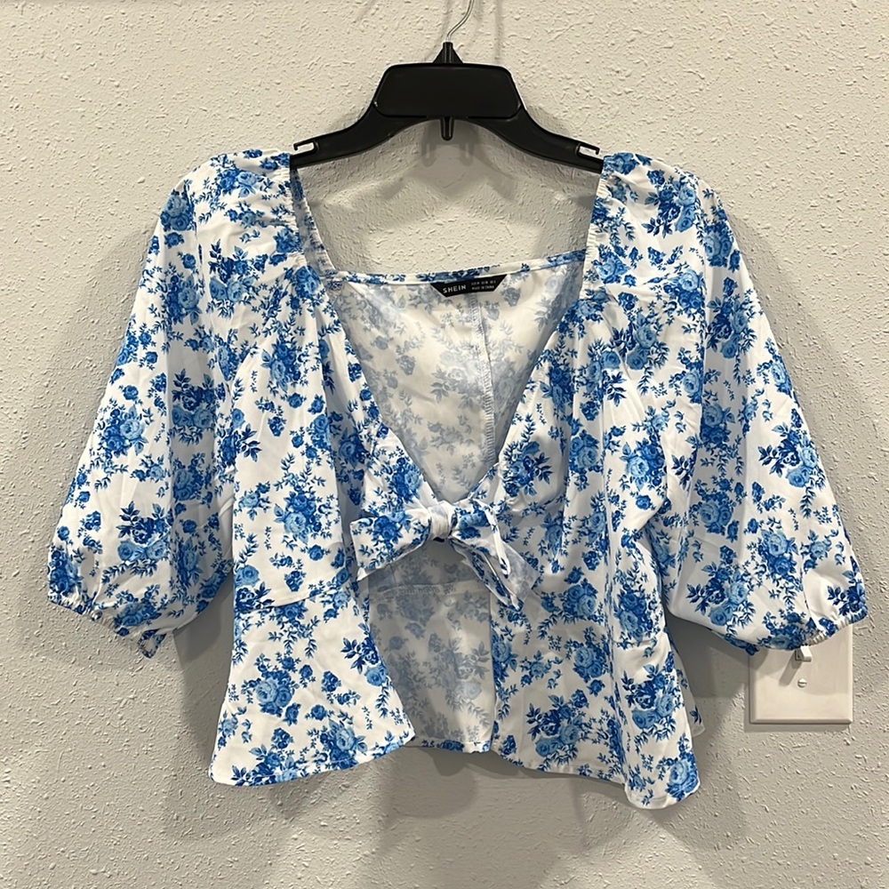 SHEIN Crop Tie Shirt